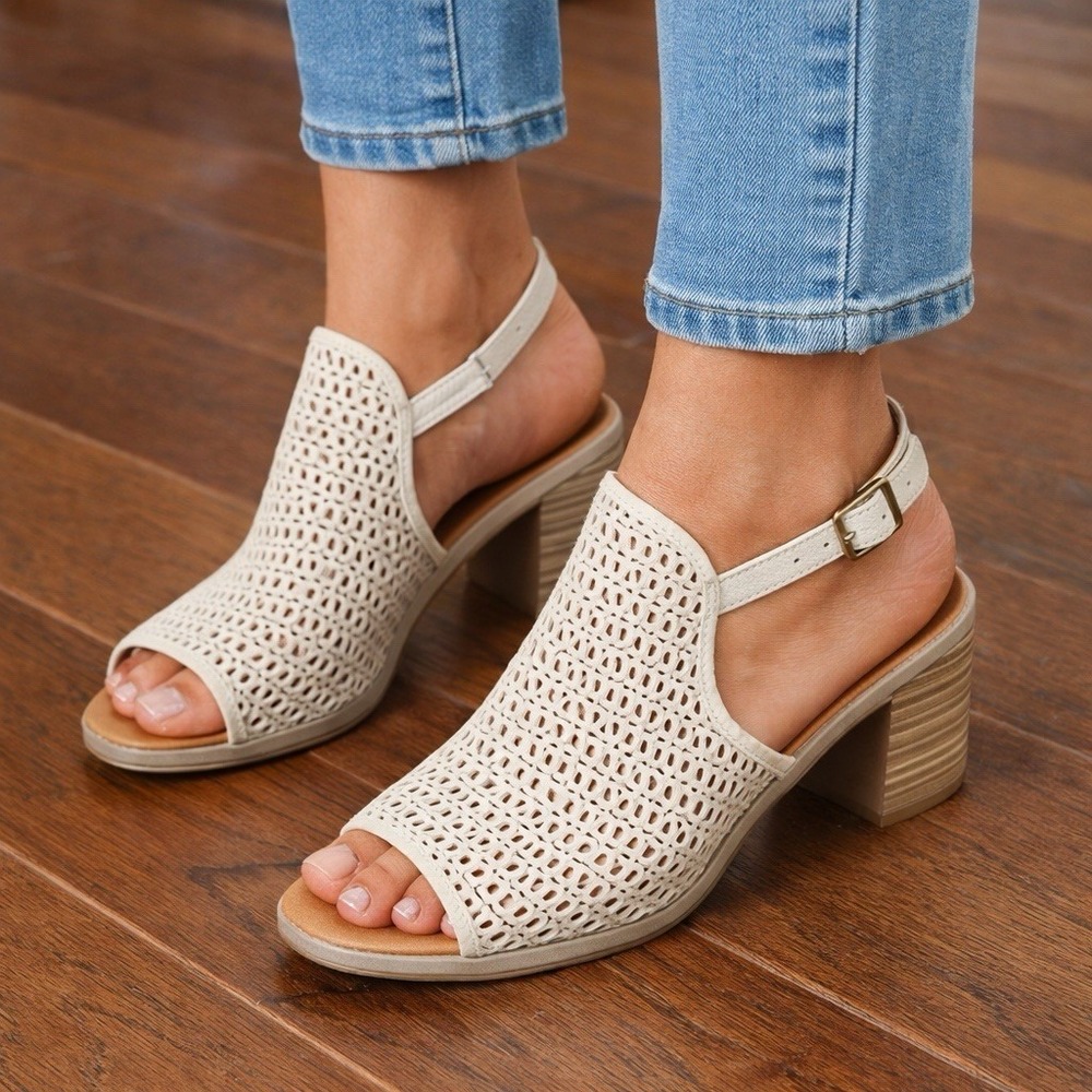 Eric Michael Block Heel Sandals Tiffany Laser Cut Peep Toe Ivory Cream 9.5 Boho